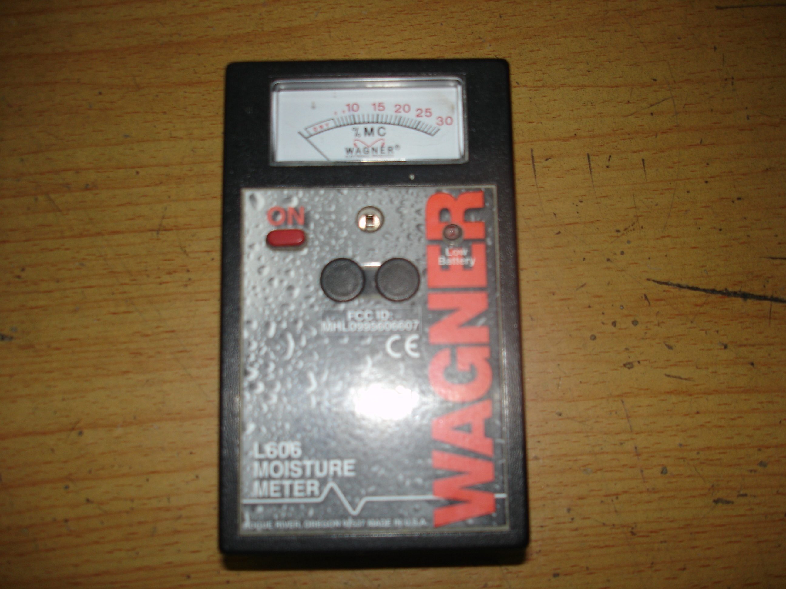Máy đo độ ẩm L606